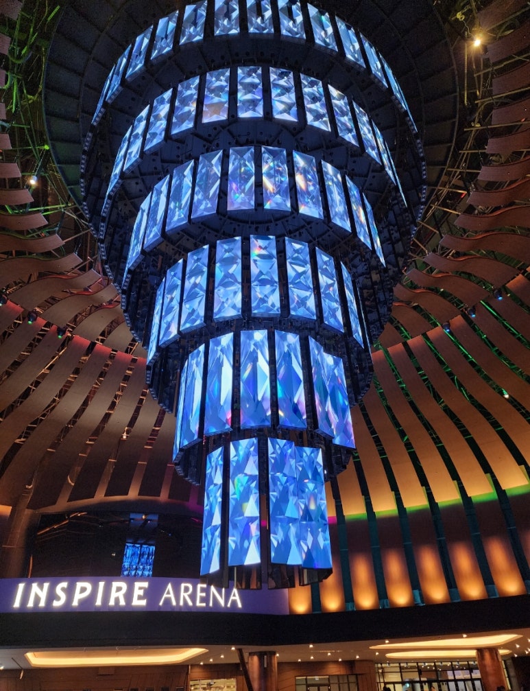 인스파이어 키네틱 샹들리에