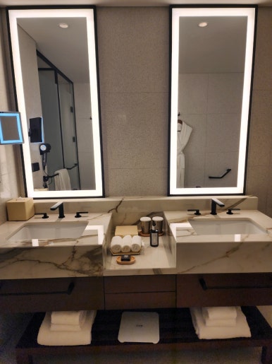 인스파이어 객실 화장실 내부 어메니티 수건 