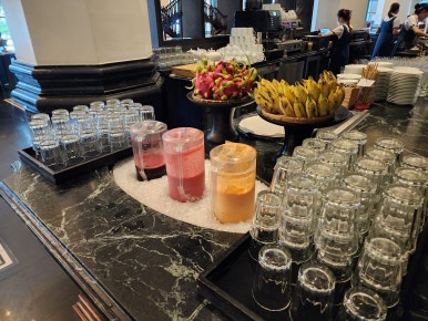 JW 메리어트 푸꾸옥 조식 뷔페, 베트남 현지식부터 서양식까지 다양한 구성 JW Marriott Phu Quoc breakfast buffet with a variety of Vietnamese, Western, and Asian dishes