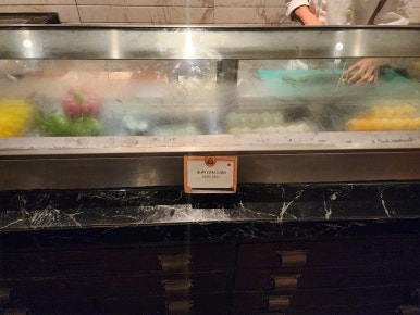 JW 메리어트 푸꾸옥 조식 뷔페, 베트남 현지식부터 서양식까지 다양한 구성 JW Marriott Phu Quoc breakfast buffet with a variety of Vietnamese, Western, and Asian dishes