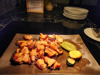 JW 메리어트 푸꾸옥 조식 뷔페, 베트남 현지식부터 서양식까지 다양한 구성 JW Marriott Phu Quoc breakfast buffet with a variety of Vietnamese, Western, and Asian dishes