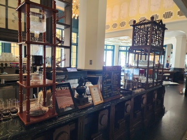 JW 메리어트 푸꾸옥 조식 뷔페, 베트남 현지식부터 서양식까지 다양한 구성 JW Marriott Phu Quoc breakfast buffet with a variety of Vietnamese, Western, and Asian dishes