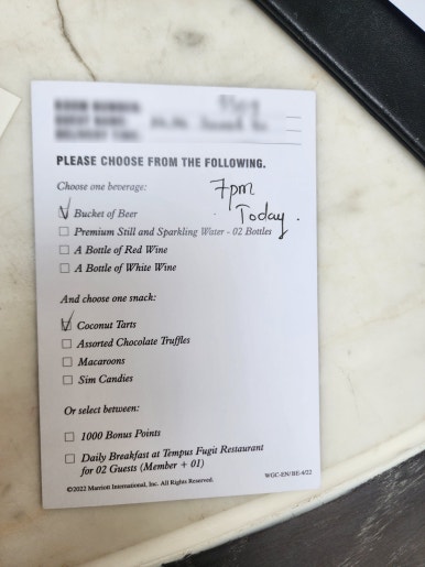 JW 메리어트 푸꾸옥 웰컴 기프트, 맥주와 코코넛 타르트